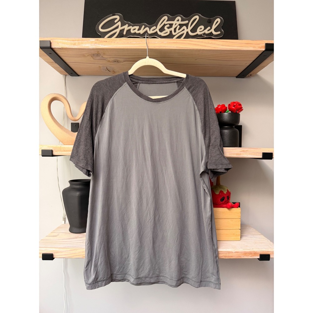 Lululemon Mens Metal Vent Tech Short Sleeve Shirt Grey Stripe Raglan Size M